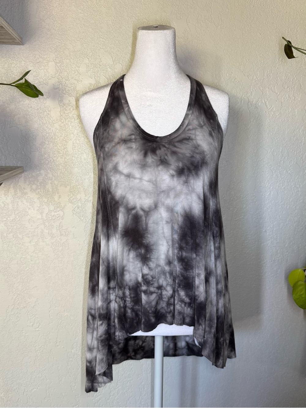 American Eagle Outfitters Black & White Tie-Dye Racerback Tank